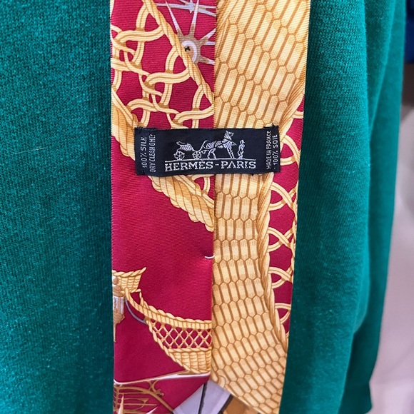 HERMÈS Tie Rare 100% Silk Horse Carriage People Bicycle Chain Red Yellow - Picture 4 of 13